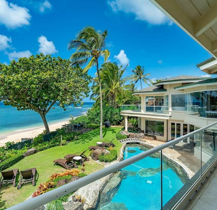 Luxury Sea-Facing 4 BHK Villa in Bandra